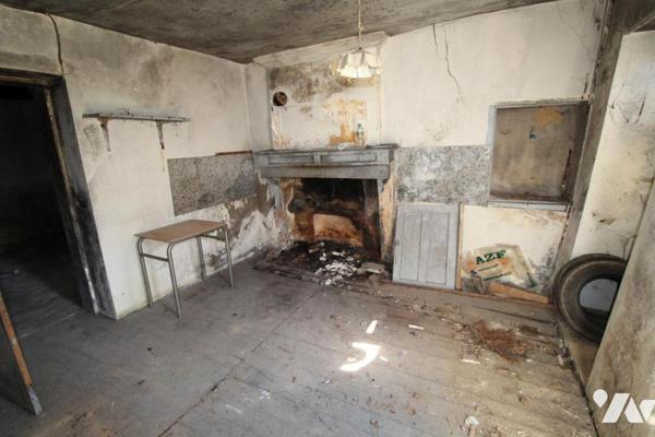 Ensemble immobilier en pierre de 1287m² de bâtiments sur 1ha3 de terres à 20 mns de SAINTES