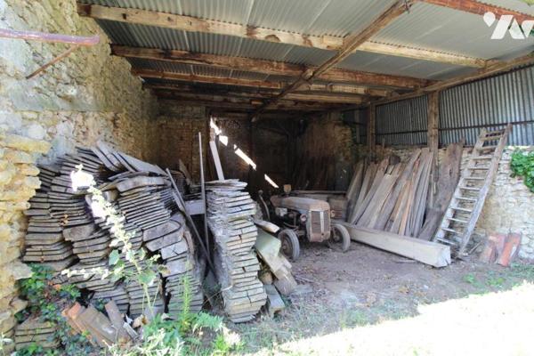 Ensemble immobilier en pierre de 1287m² de bâtiments sur 1ha3 de terres à 20 mns de SAINTES