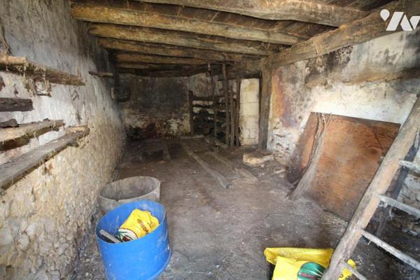 Ensemble immobilier en pierre de 1287m² de bâtiments sur 1ha3 de terres à 20 mns de SAINTES