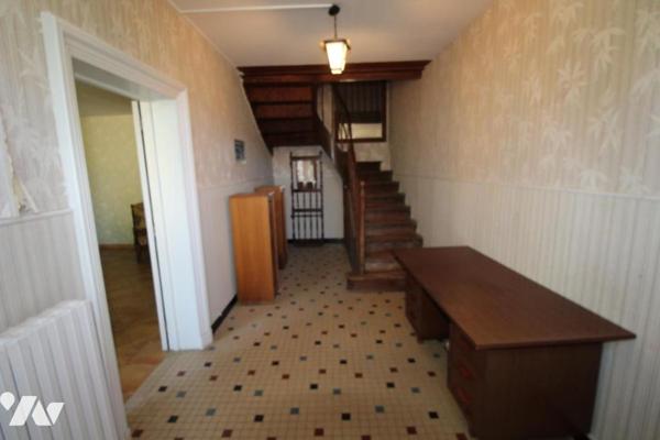 Ensemble immobilier en pierre de 1287m² de bâtiments sur 1ha3 de terres à 20 mns de SAINTES