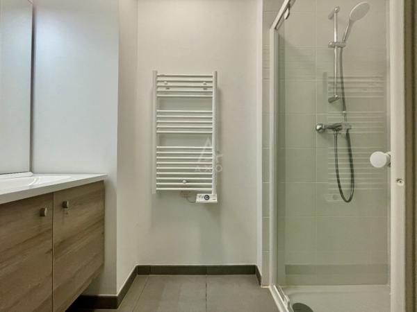 A vendre -appartement T4 surface de 97,33 m2 avec 3 chambres et 2 balcons, immeuble récent, situé à Rennes et proche St Grégoire