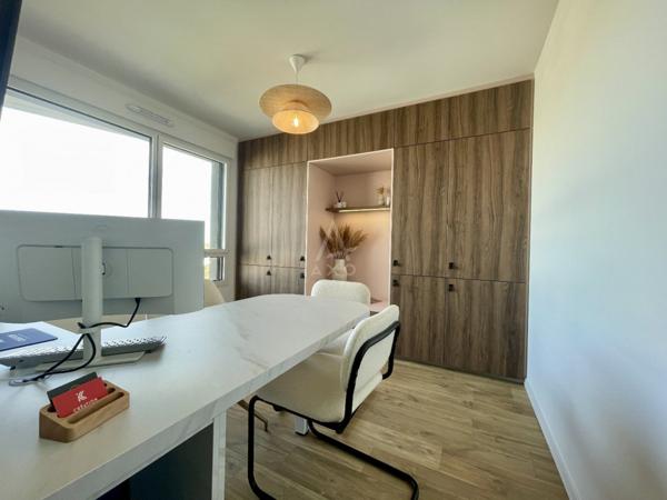 A vendre -appartement T4 surface de 97,33 m2 avec 3 chambres et 2 balcons, immeuble récent, situé à Rennes et proche St Grégoire