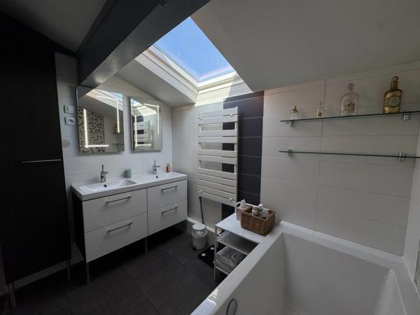 Appartement en duplex avec grande terrasse à vendre 5 pièces MEYZIEU (69)