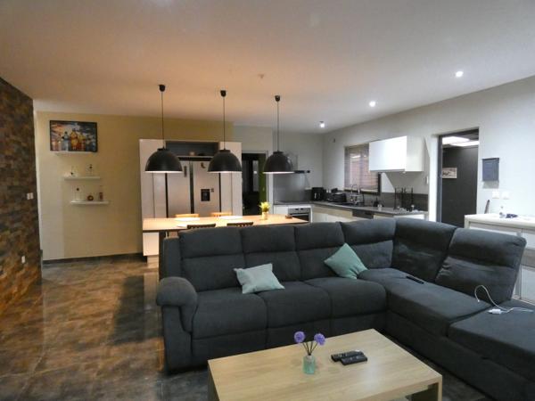 97421 Les Makes villa de 2016 T4 env 76 m2  plus 2 terrasses env 40m² sur 454 m² terrain  clos