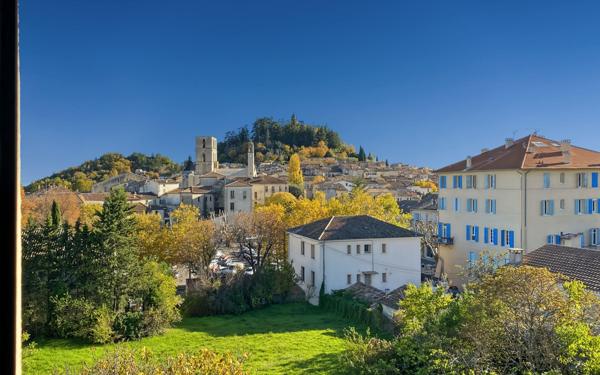 Appartement à louer    3 pièces • 80,95 m2 Forcalquier