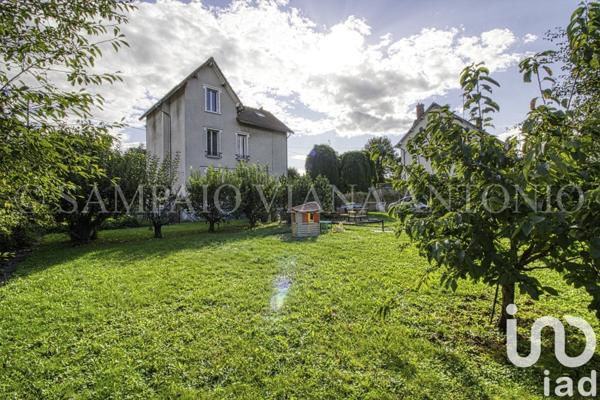 Maison traditionnelle 8 pièces de 140 m² à Puiseaux (45390)