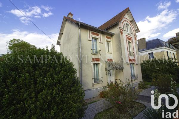 Maison traditionnelle 8 pièces de 140 m² à Puiseaux (45390)