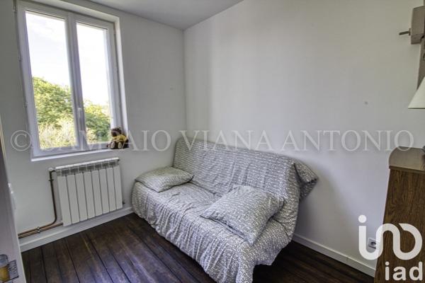 Maison traditionnelle 8 pièces de 140 m² à Puiseaux (45390)