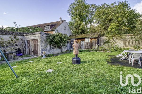 Maison traditionnelle 8 pièces de 140 m² à Puiseaux (45390)