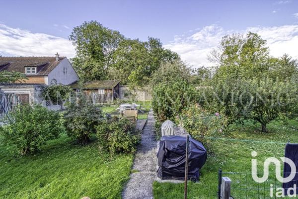 Maison traditionnelle 8 pièces de 140 m² à Puiseaux (45390)