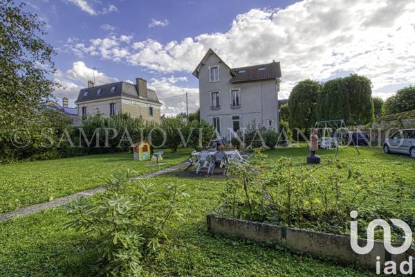Maison traditionnelle 8 pièces de 140 m² à Puiseaux (45390)