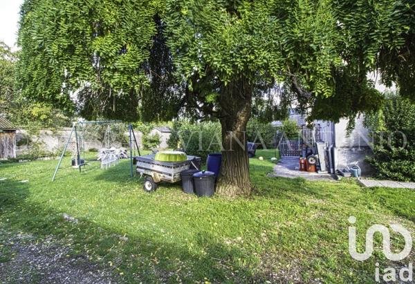 Maison traditionnelle 8 pièces de 140 m² à Puiseaux (45390)