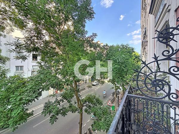 Appartement Paris 3 pièces Pyrénées/Place de la Réunion avec balcon