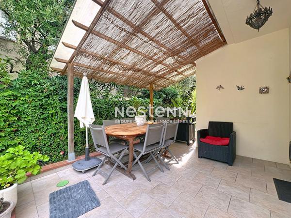 GOLFE-JUAN - Maison 108 m² - 5 pièces - Plain-pied - Proche mer - Sud - Parking - Jardin