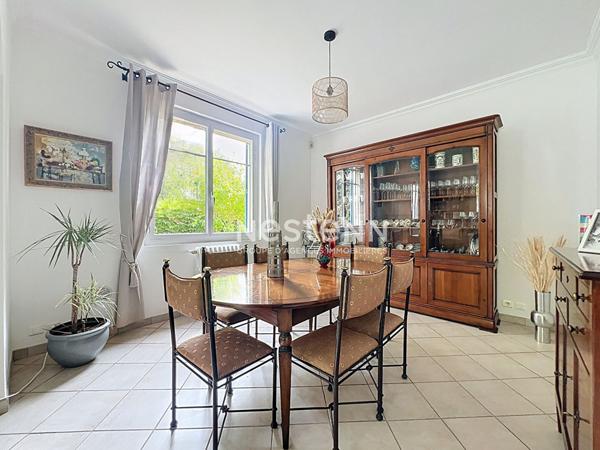 GOLFE-JUAN - Maison 108 m² - 5 pièces - Plain-pied - Proche mer - Sud - Parking - Jardin