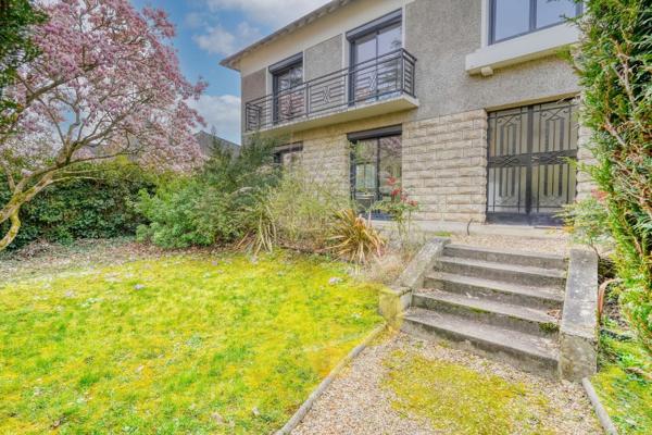 Maison de Charme Verrières Le Buisson €740 000 ** - Référence 538