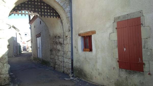 Magnifique ensemble appartement, commerce, grange