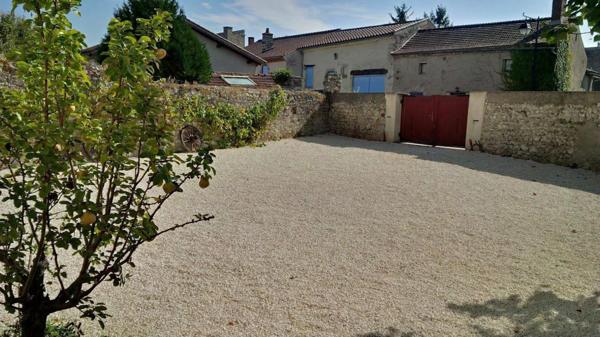 Magnifique ensemble appartement, commerce, grange