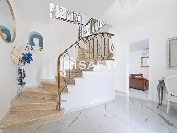 Maison 4 faces de 122 m² habitables avec garage et annexes