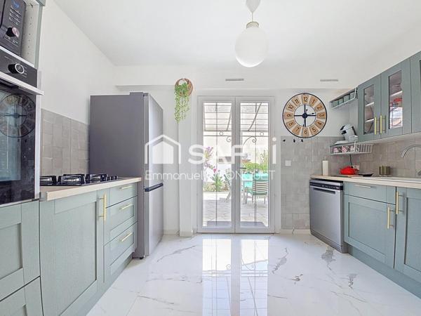 Maison 4 faces de 122 m² habitables avec garage et annexes