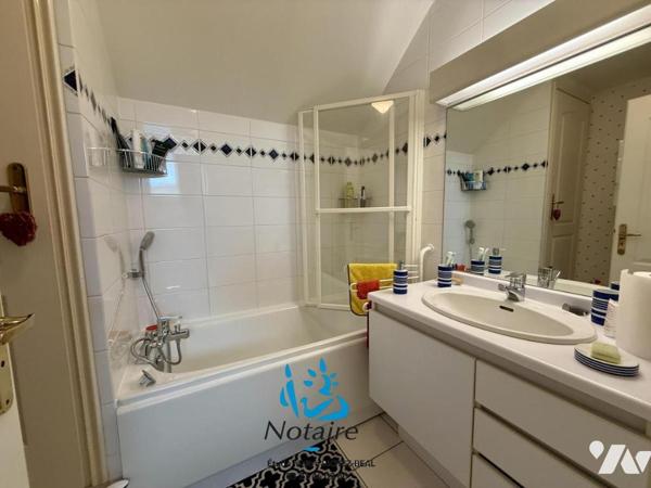 CALME - VOLUMES - TRES BON ETAT - ACCES CENTRE VILLE ET PLAGE 