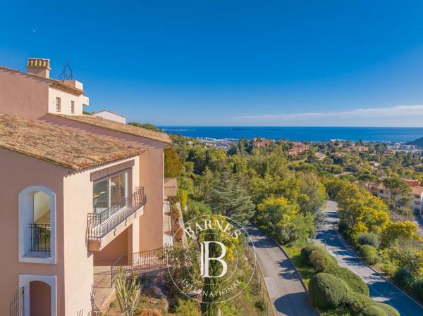 Mandelieu-la-Napoule, Villa 4 Chambres -  289 m² à vendre