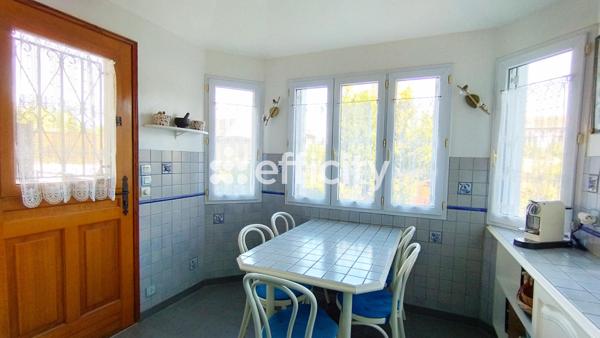 Maison
         5 pièces
        - 97 m² Exclusivité 450 000 € *
