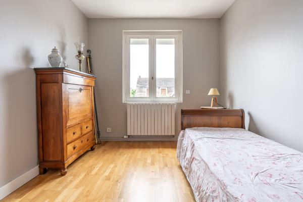 Ormesson Sur Marne 94490 - Maison 179 m² - 3 chambres - Jardin - Box - Cave