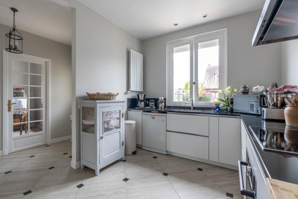 Ormesson Sur Marne 94490 - Maison 179 m² - 3 chambres - Jardin - Box - Cave