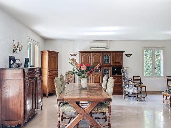 Maison Montagnac Montpezat 219 m², 4 pièces, sous sol, piscine