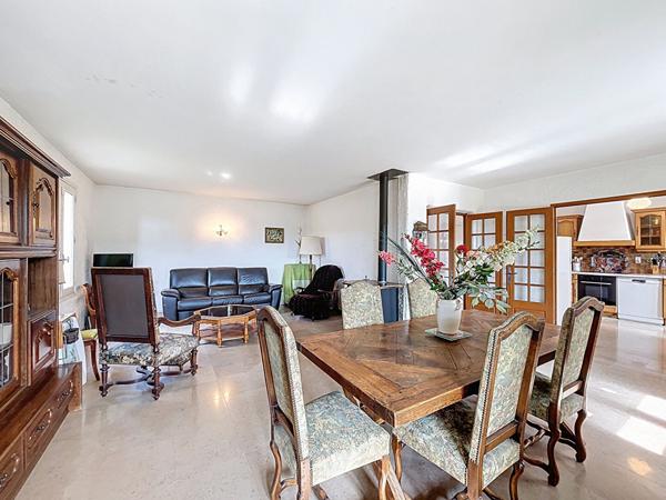 Maison Montagnac Montpezat 219 m², 4 pièces, sous sol, piscine