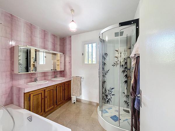 Maison Montagnac Montpezat 219 m², 4 pièces, sous sol, piscine