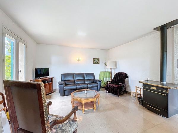 Maison Montagnac Montpezat 219 m², 4 pièces, sous sol, piscine