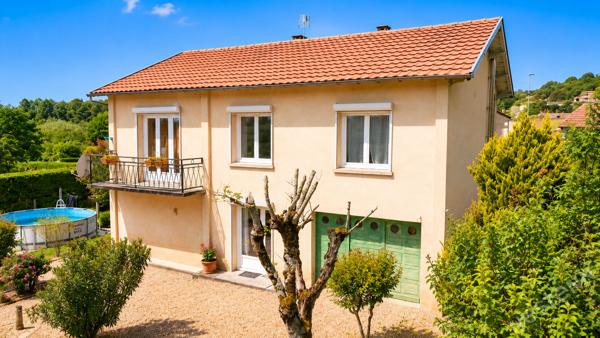 Une maison idéale pour une famille à la recherche d'espace, de tranquillité et de proximité immédiate avec Bergerac.