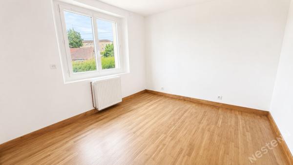 Une maison idéale pour une famille à la recherche d'espace, de tranquillité et de proximité immédiate avec Bergerac.