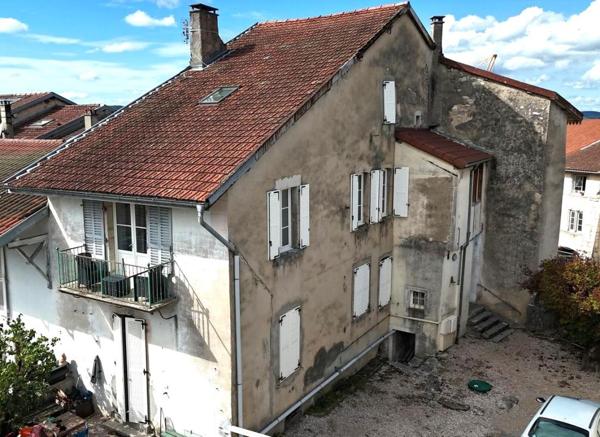 Immeuble de rapport au centre d'Arinthod  - Monopropriété