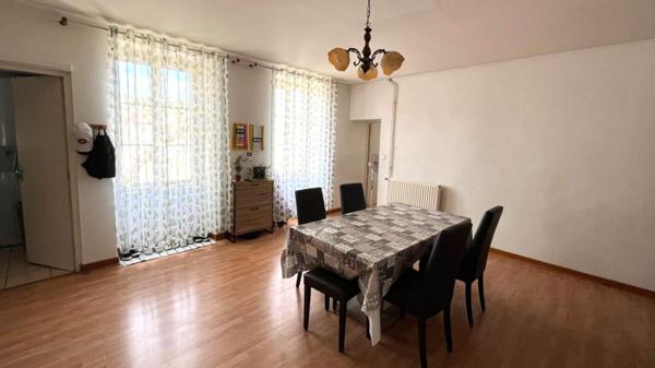 Immeuble de rapport au centre d'Arinthod  - Monopropriété