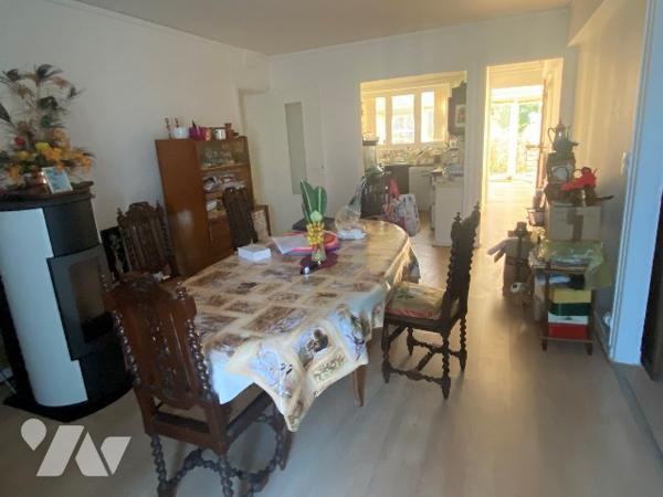 A 10 minutes de Châlons axe Montmirail, ancien corps de ferme avec maison partiellement rénovée,