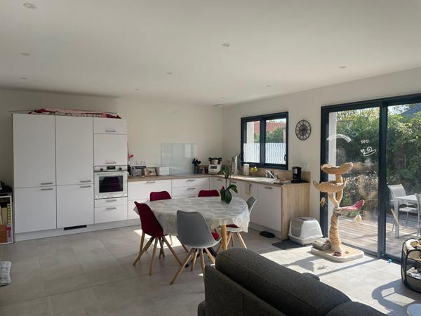 Maison - 7 pièces - 196 m²