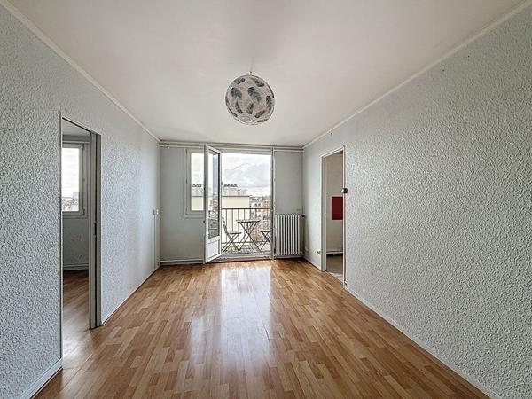 MONTREUIL, PROCHE DU QUARTIER COMMERCANT DE PAUL SIGNAC, DERNIER ETAGE AVEC ASCENSEUR, APPARTEMENT 3 PIECES AVEC BALCON ET CAVE