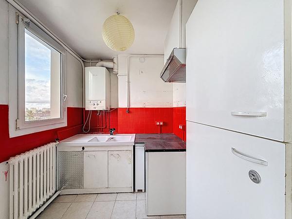 MONTREUIL, PROCHE DU QUARTIER COMMERCANT DE PAUL SIGNAC, DERNIER ETAGE AVEC ASCENSEUR, APPARTEMENT 3 PIECES AVEC BALCON ET CAVE