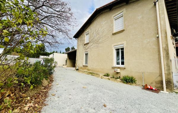 Belle maison en pierres avec dépendances à Peyrins