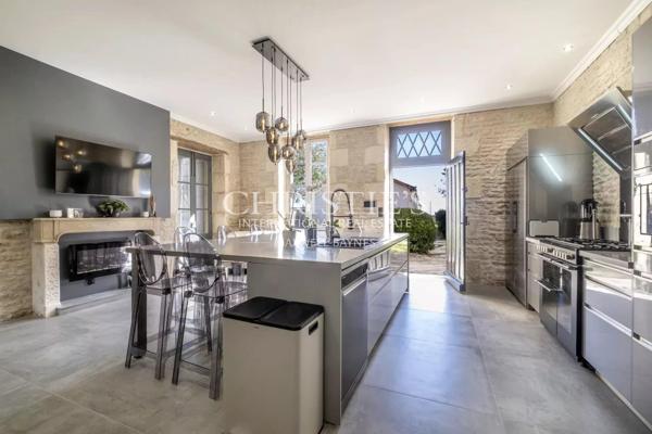 Très beau château rénové du 19ème siècle