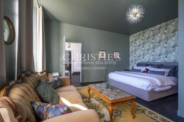 Très beau château rénové du 19ème siècle