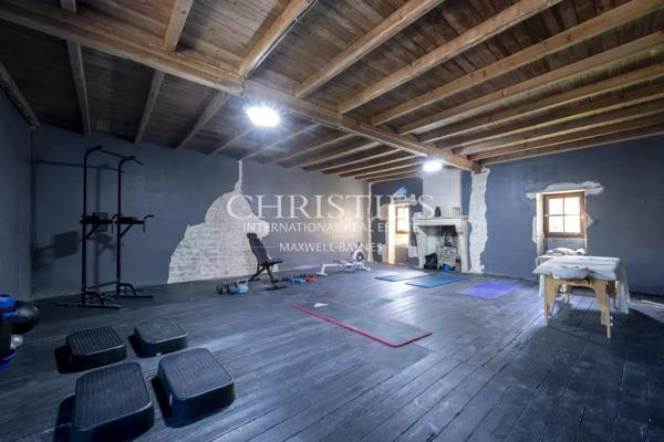 Très beau château rénové du 19ème siècle