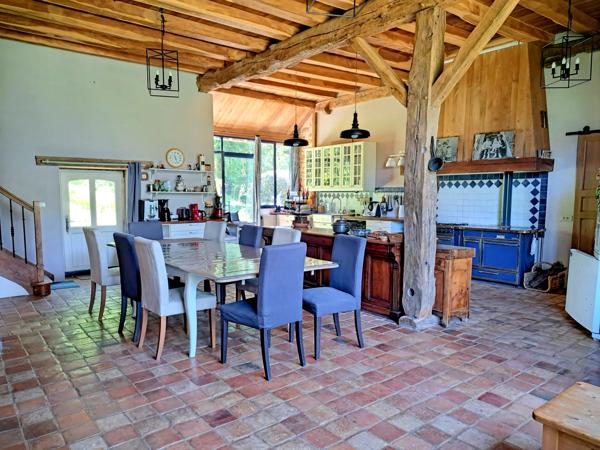 Maison de campagne rénovée comprenant 4 ou 5 chambres