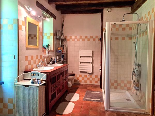 Maison de campagne rénovée comprenant 4 ou 5 chambres