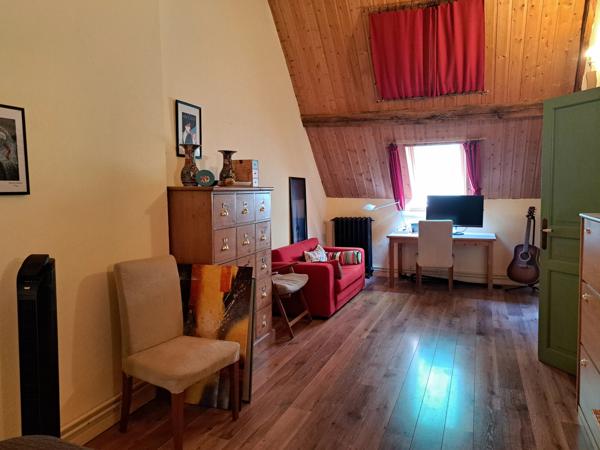 Maison de campagne rénovée comprenant 4 ou 5 chambres