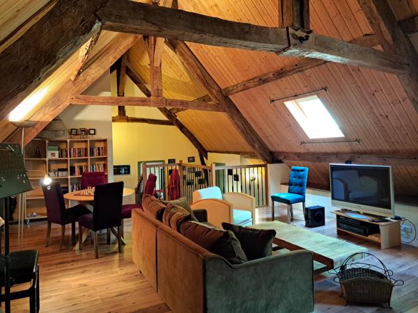 Maison de campagne rénovée comprenant 4 ou 5 chambres