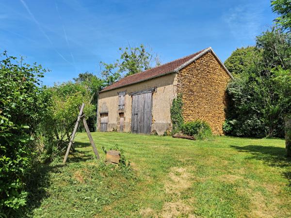 Maison de campagne rénovée comprenant 4 ou 5 chambres